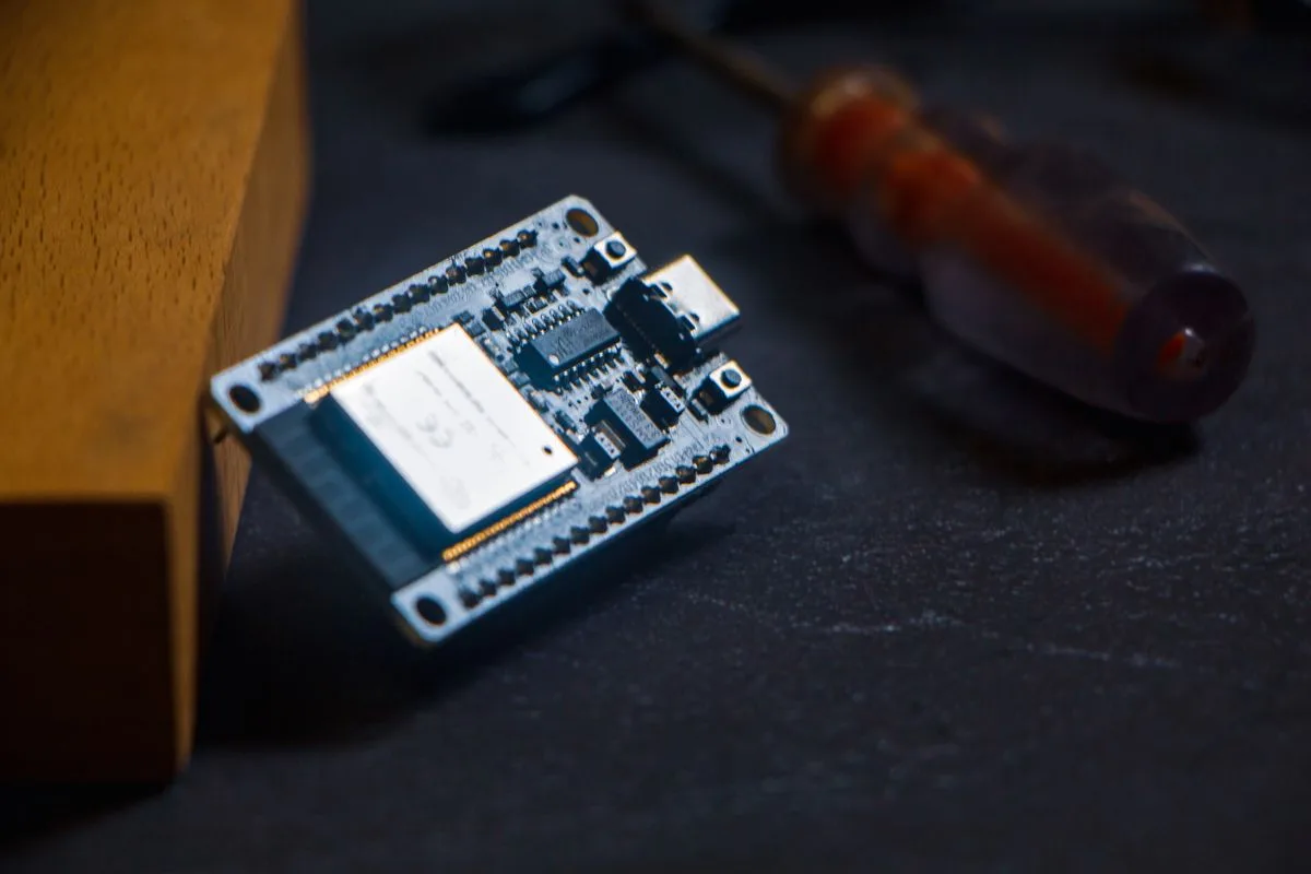 ESP32 untuk Smart Farming: Panduan Monitoring Kebun dari HP